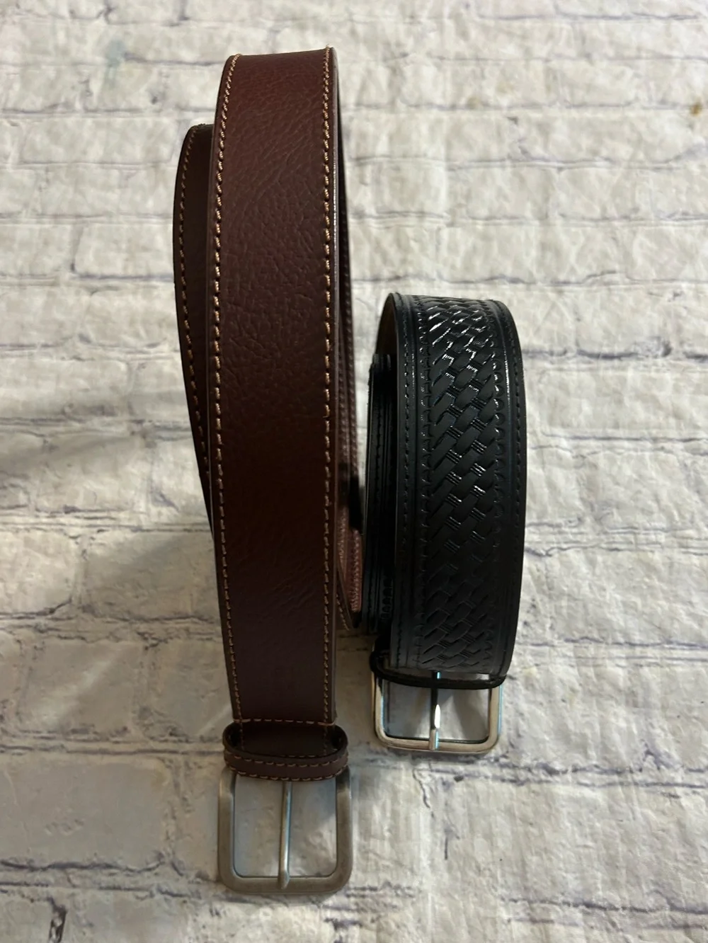 LEVI’S BROWN WITH STITCHING LEATHER SIZE 44 & BLACK WESTERN CHANGEABLE BUCKLE